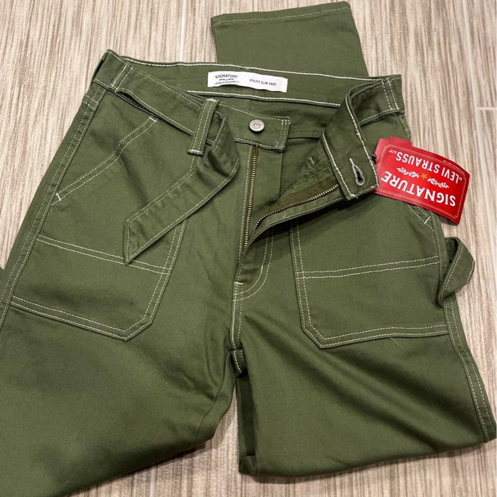 Levi’s Slim Crop Pants